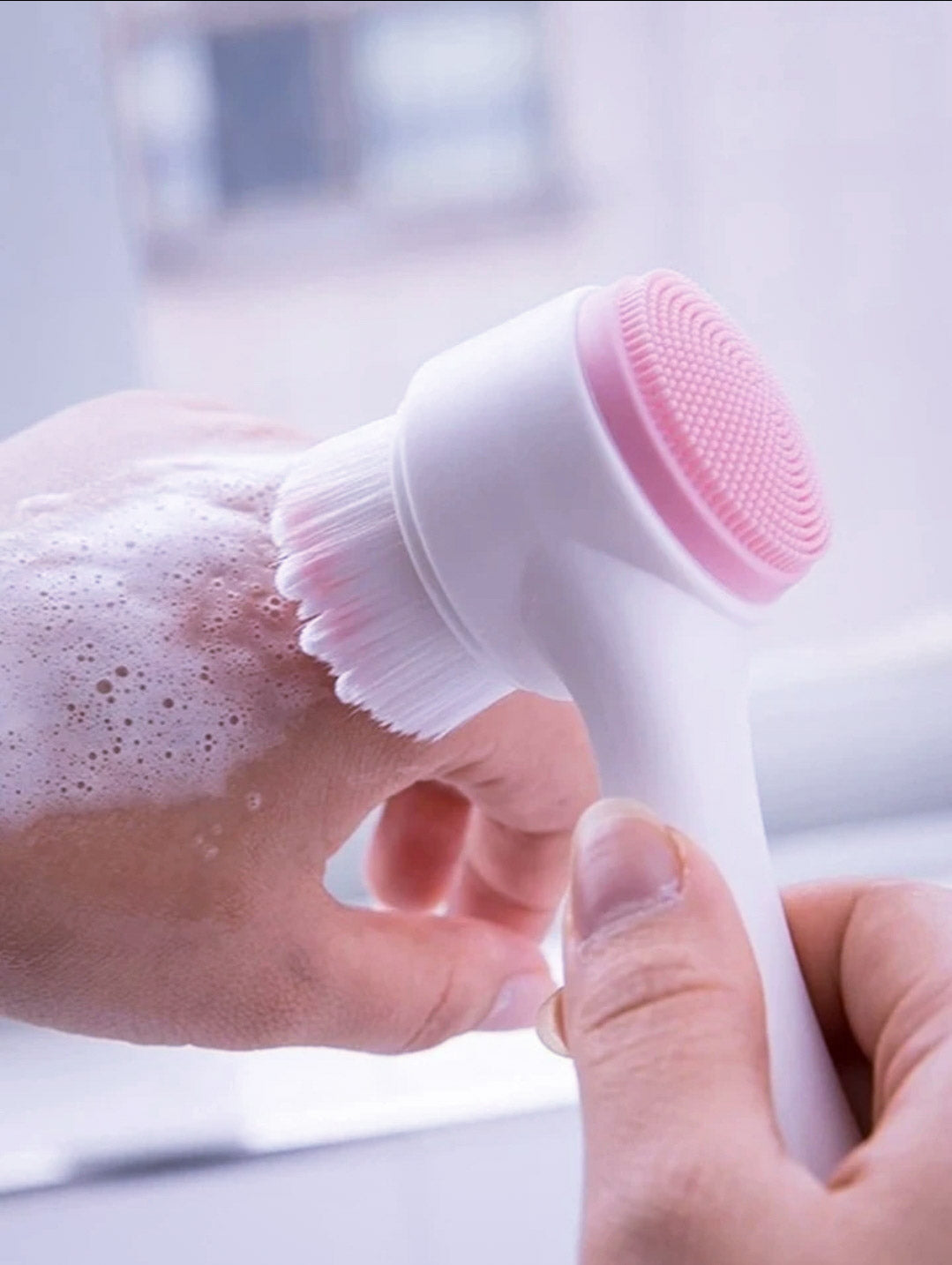 Facial cleansing brush